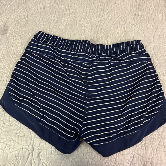 Shorts - Picture 3 of 3